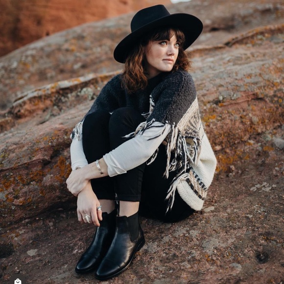 Sutro Footwear Santa Ana Black Leather Chelsea Boot 🍂 - Picture 2 of 7